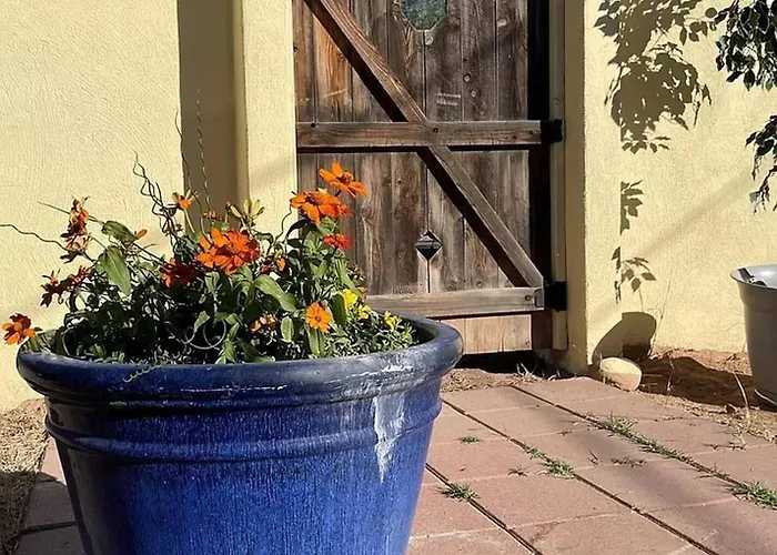 Adorable Casita-close To Everything!